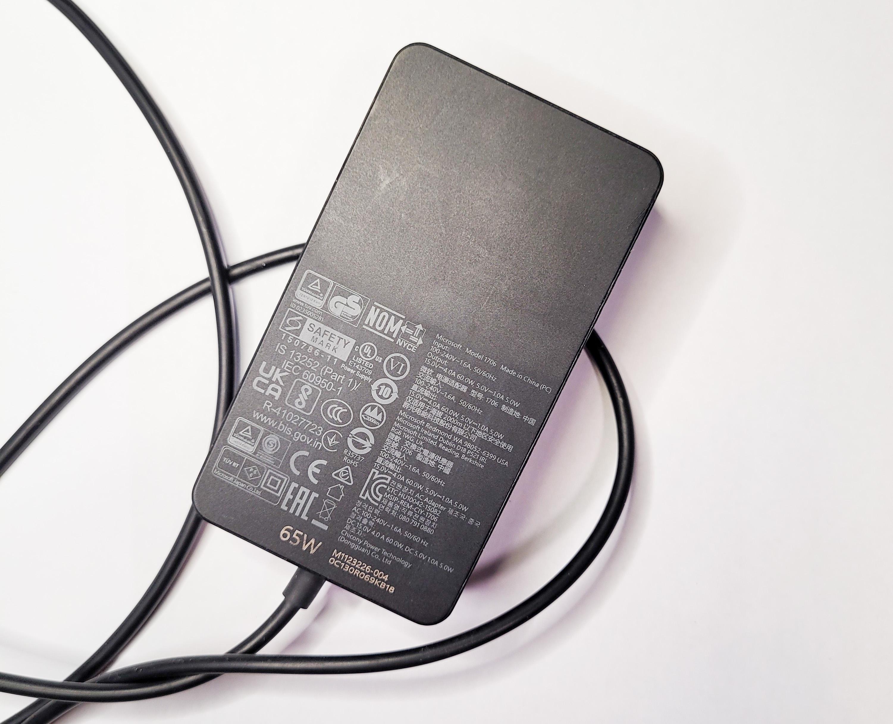 微软Surface Pro 8 65W电源适配器拆解 精致外观下的电源奥秘